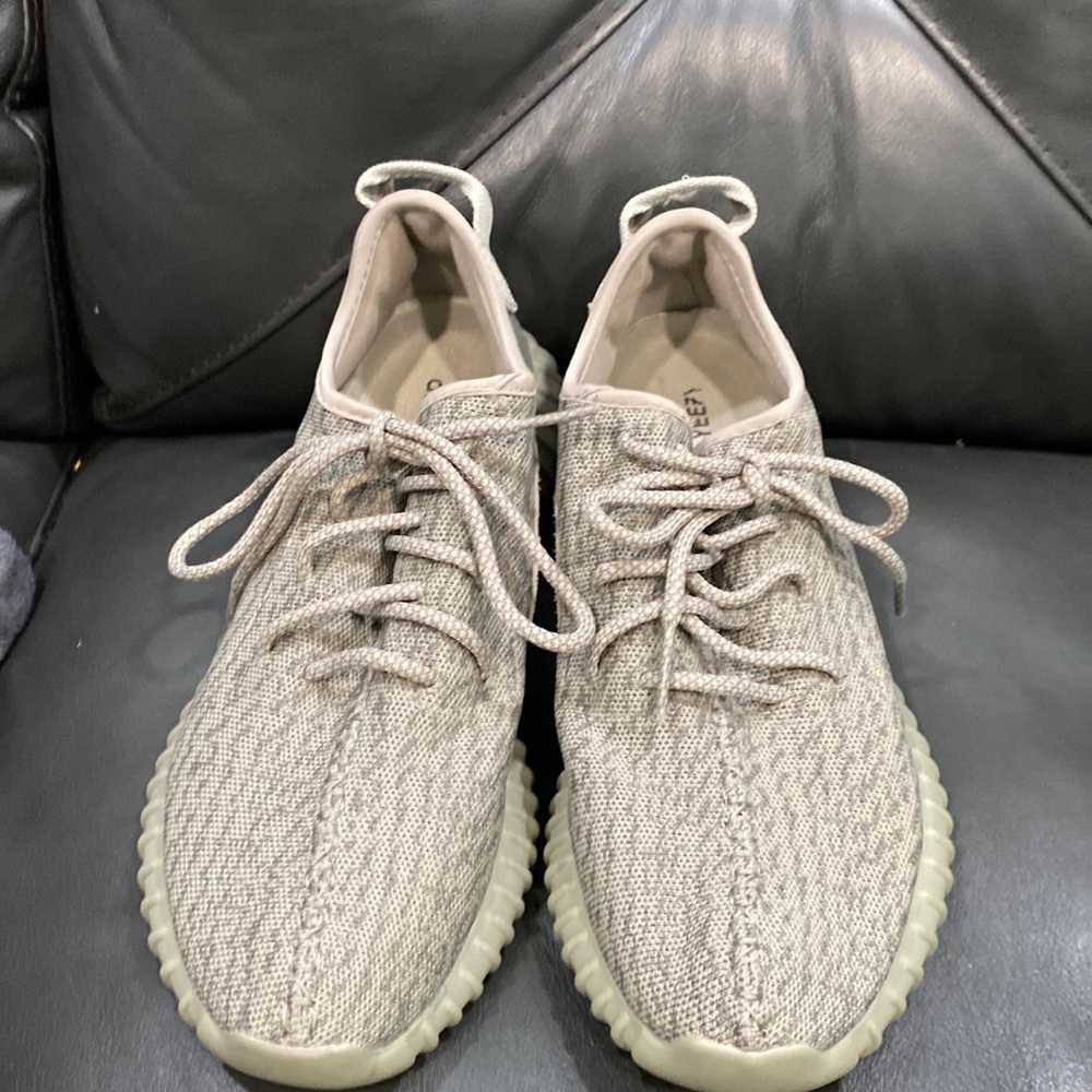 💯Authentic Yeezy Moonrocks